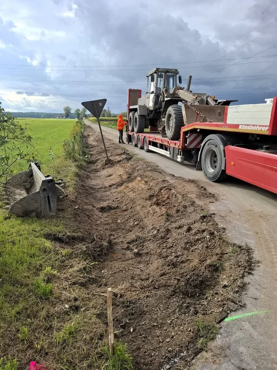 Nowy asfalt w Starym Goniwilku. Ruszyła przebudowa 800-metrowego odcinka - Zdjęcie główne