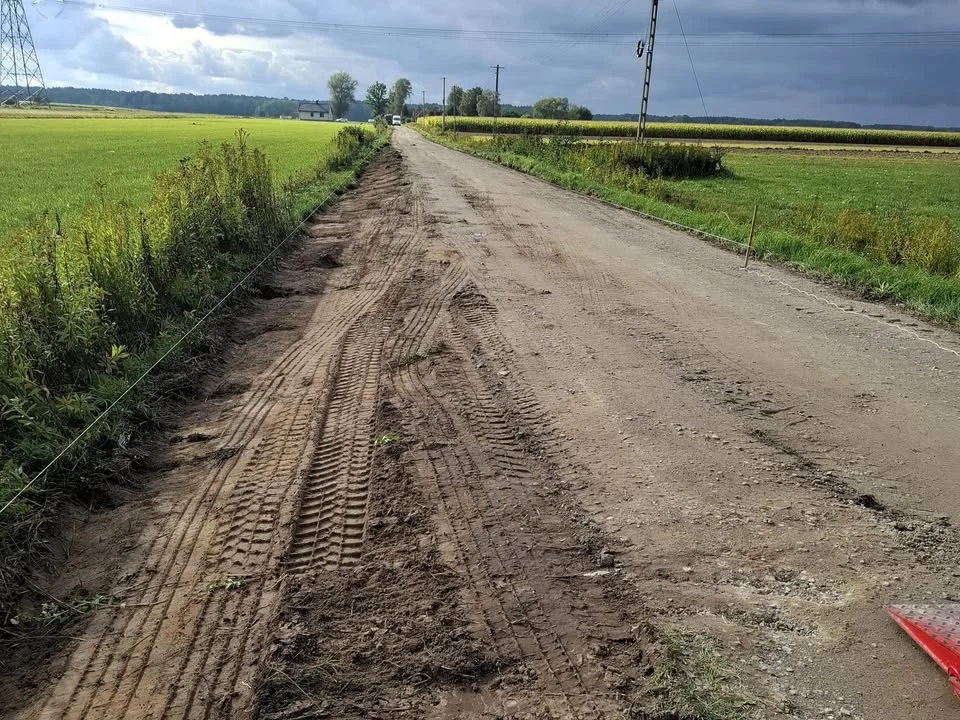 Nowy asfalt w Starym Goniwilku. Ruszyła przebudowa 800-metrowego odcinka